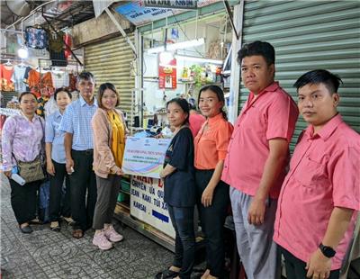 Image: Trao tặng phương tiện sinh kế cho hộ nghèo, cận nghèo, hộ có hoàn cảnh đặc biệt khó khăn.