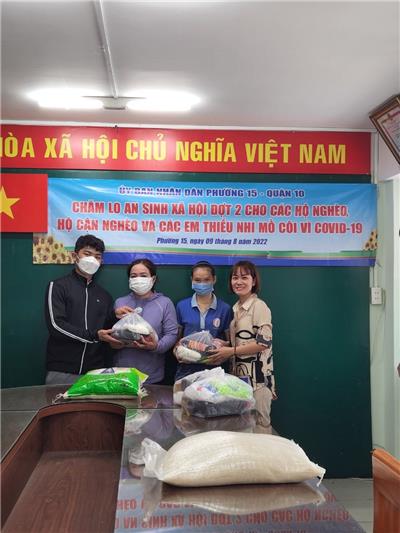 Image: Ủy ban nhân dân Phường 15 cùng các ban ngành đoàn thể phường đã tổ chức chăm lo an sinh xã hội đợt 2 năm 2022